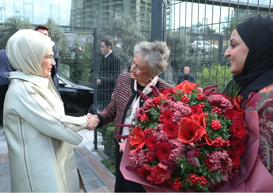 Emine Erdoğan, "Artsın Eksilmesin Dönüşüm Pazarı"nın açılışına katıldı